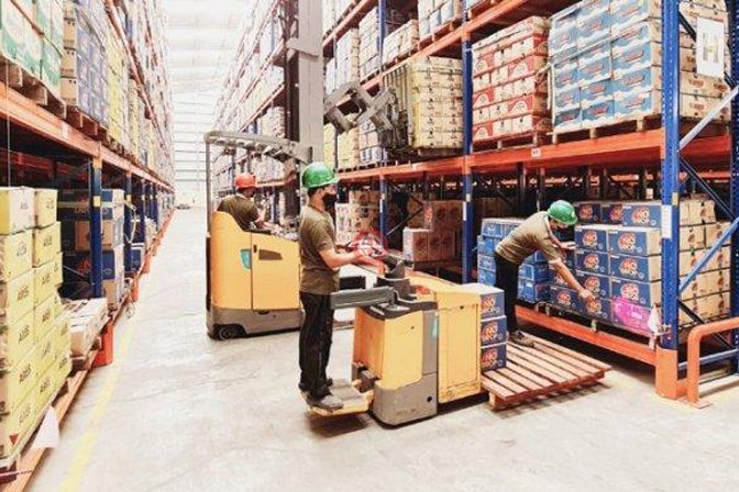 Operator Warehouse Terapkan Metode FIFO